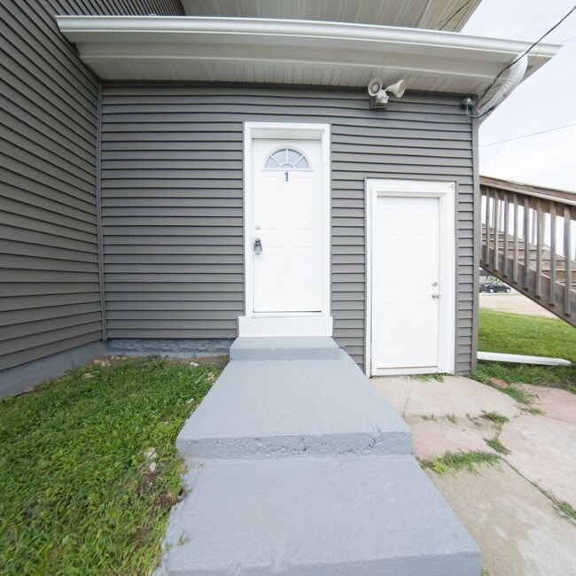 Building Photo - 212 W State St Unit 1 Rental