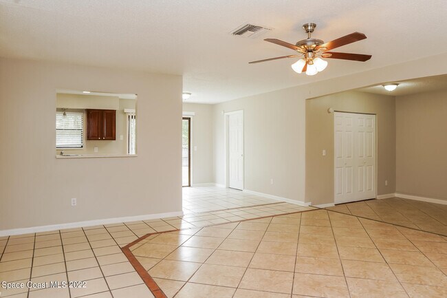 Photo - 1658 Wainwright St SE