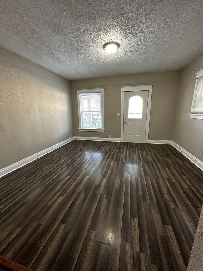 Photo - 1608-1610 12th Ave Moline, IL Unit 1610