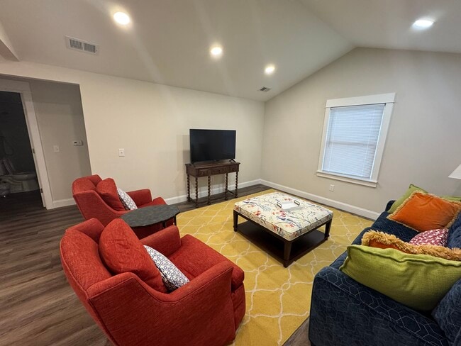 Photo - 110 Friendship Cir