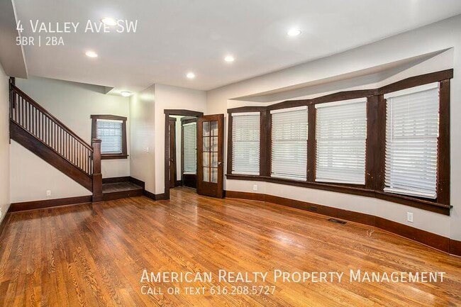 Photo - 4 Valley Ave SW