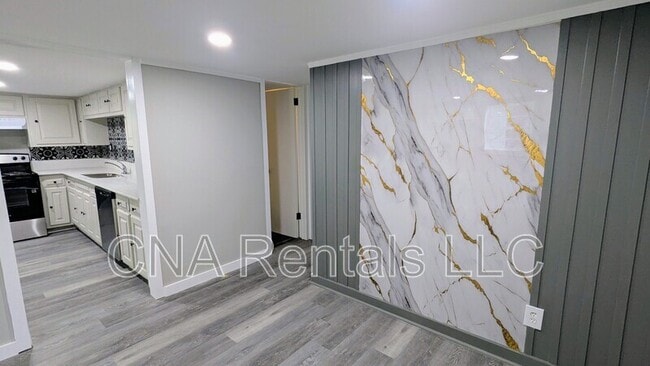 Photo - 1772 Martin Pl Unit B