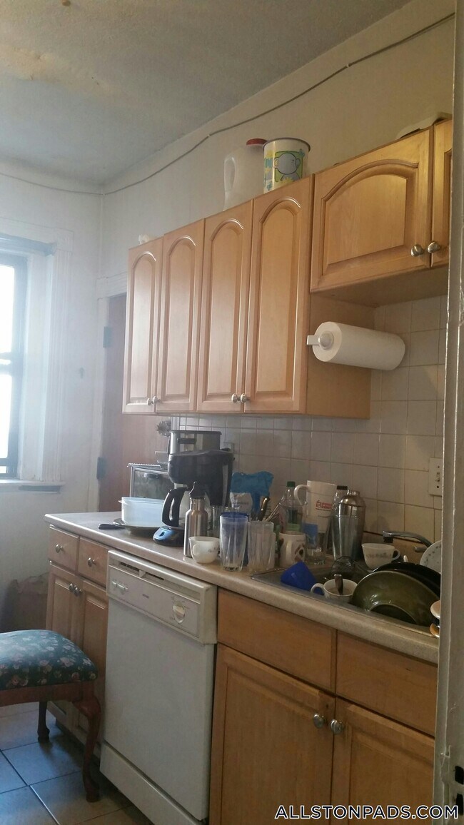 Photo - 18 Glenville Ave Unit 2