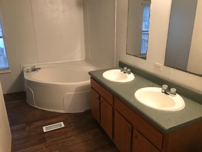 Photo - 500 Linen Ln