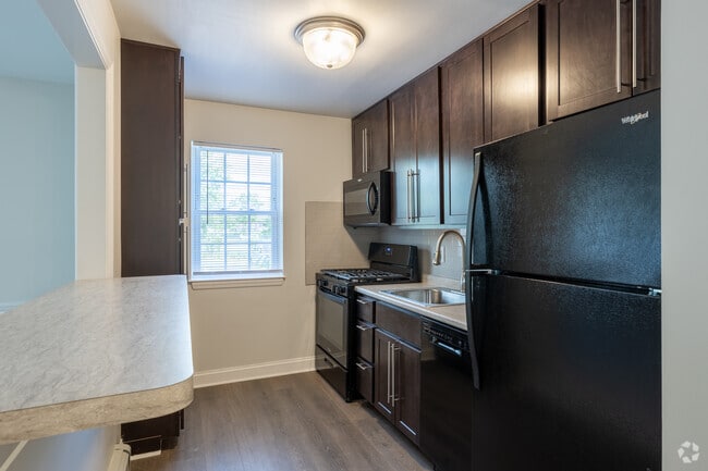 2BR 1BA - 880SF