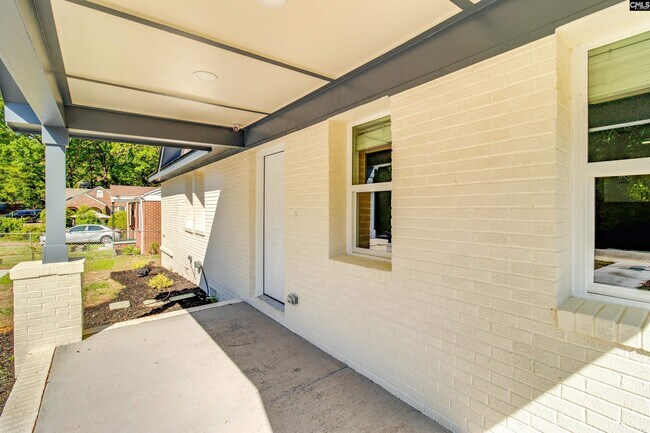 Photo - 2327 Willow St