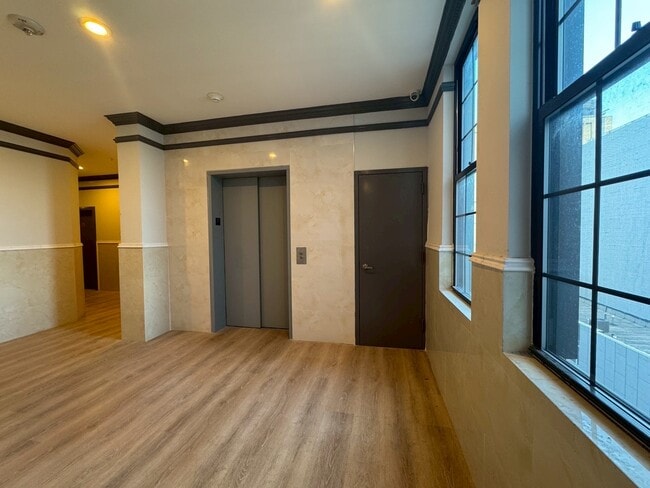 Photo - 905 Arch St