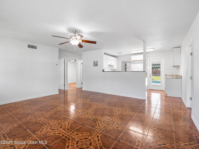 Photo - 2033 Robinhood Dr