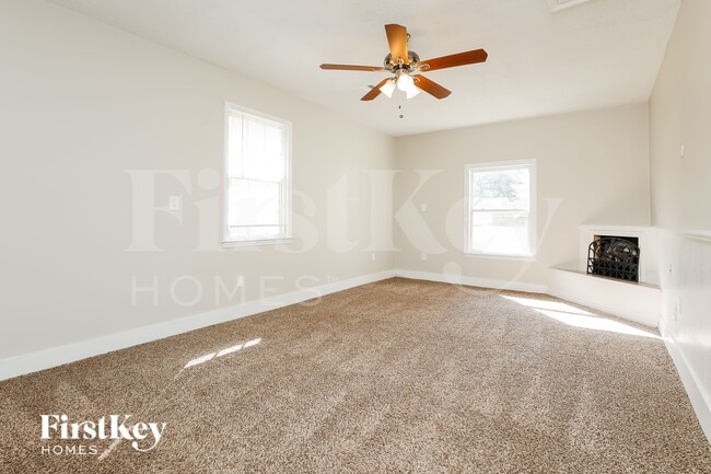 Photo - 303 Longstreet St