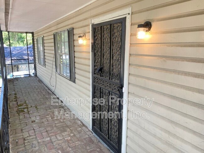 1982 Goldbrier Ln