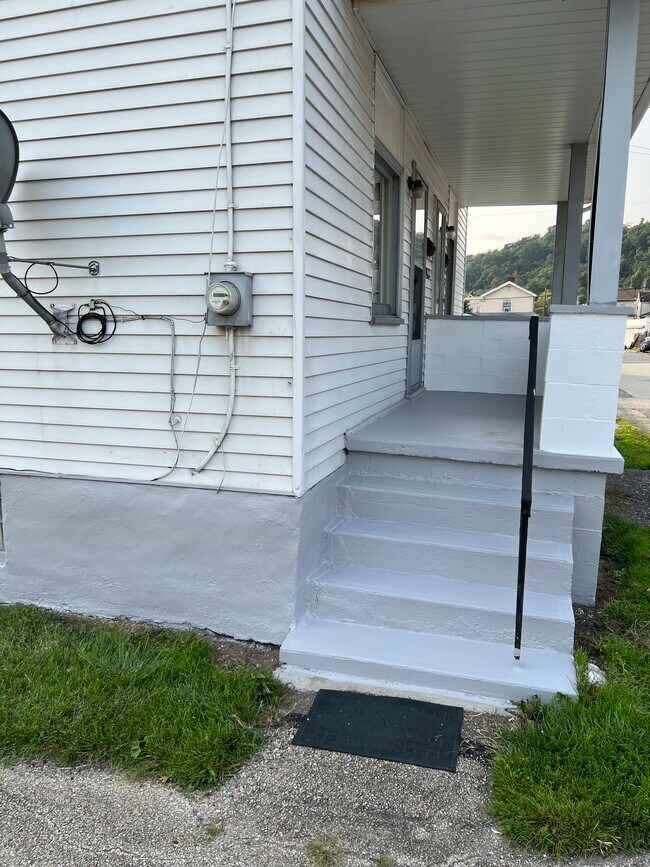 Front entrance - 2814 Rockwood St