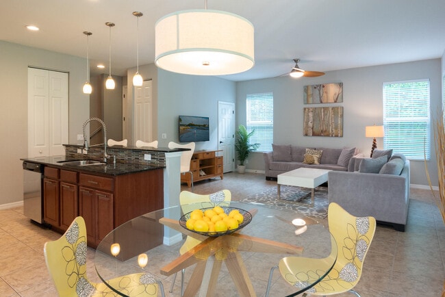 Photo - 108 Canterbury Pl
