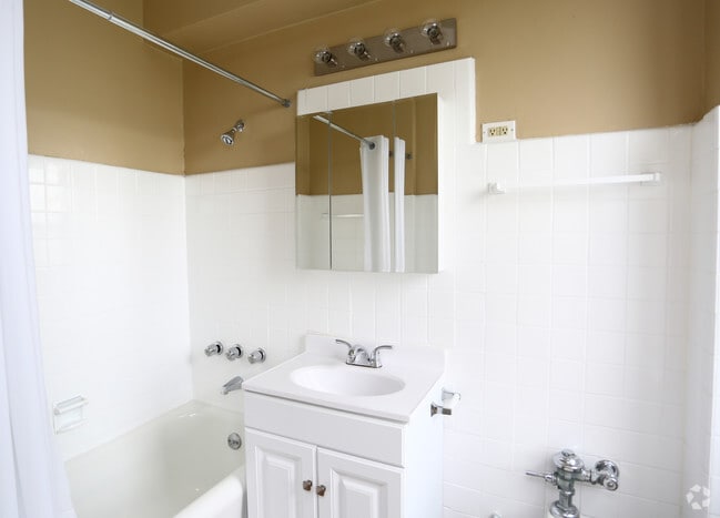 Bathroom - Shorewind Apartments