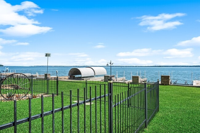 Photo - 16 Regency Pt