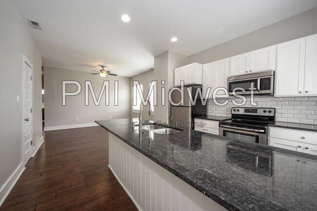 Photo - 2029 N College Ave Unit Apartment E