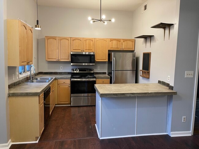 Building Photo - 413 E 38th St Unit B