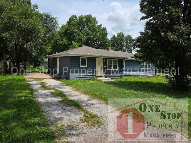 Building Photo - Beautiful 2 Bedroom 1 Bathroom in Lee Summit!