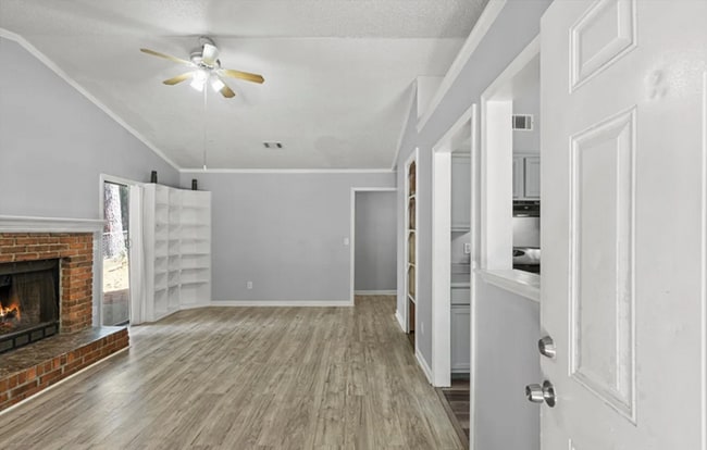 Photo - 991 Brandon Hill Way