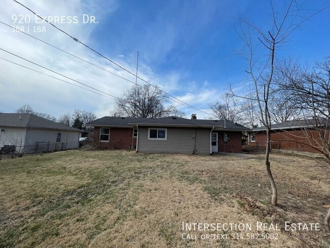 Photo - 920 Express Dr