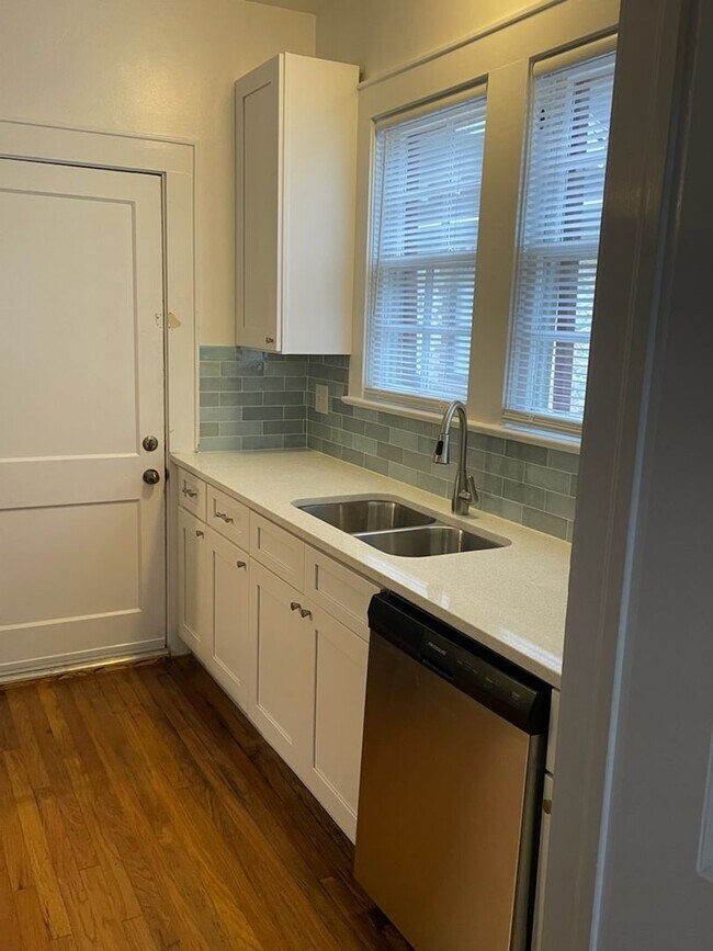 Photo - Newly Remodeled Historic 2/1 within a few ... Unit 3