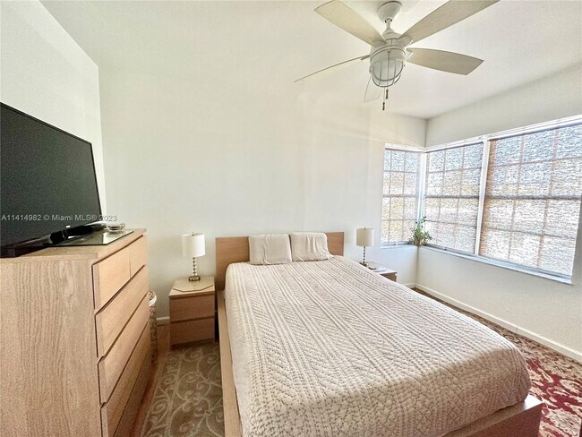 Photo - 1051 Meridian Ave Unit 1F