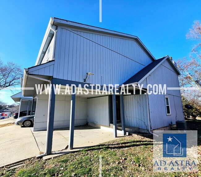 Photo - Nice 3 bed 1.5 bath townhouse in Olathe-Co...