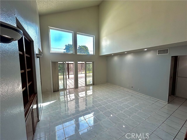 10 Bluff Point Cir