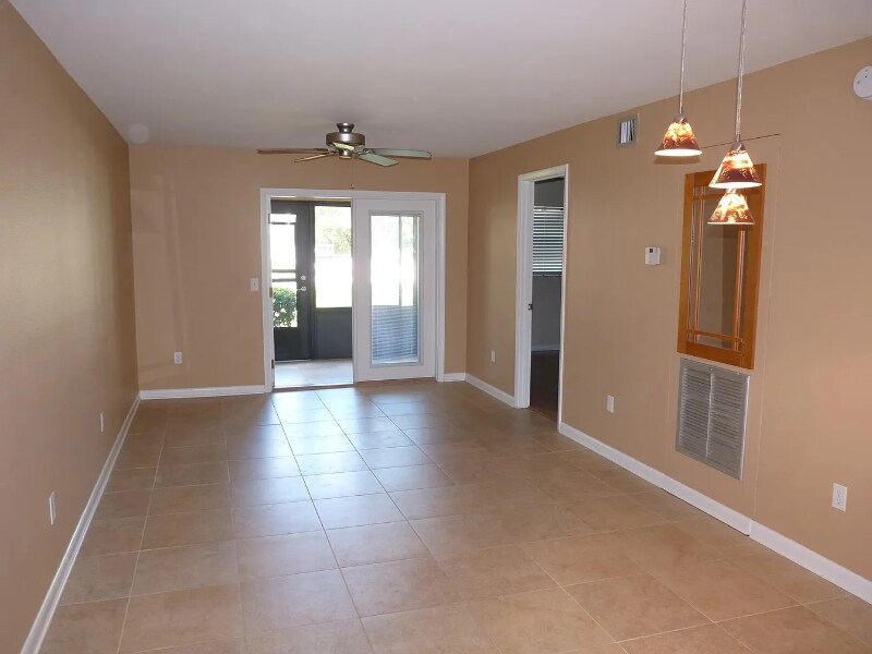 4506 S Oak Dr Condo Unit S21 Condo for Rent in Tampa, FL