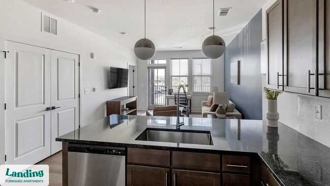 Photo - 170 Graphics Dr Unidad 2106