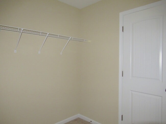 Photo - Three Bedroom Townhome in Richlands Close to Everything!!