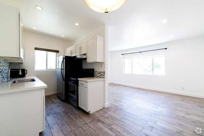 Building Photo - 319 Heliotrope Dr Unit 3 Rental
