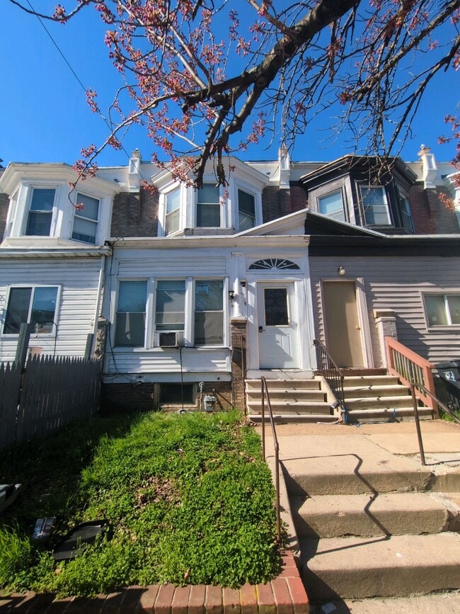 Building Photo - 714 E 22nd St