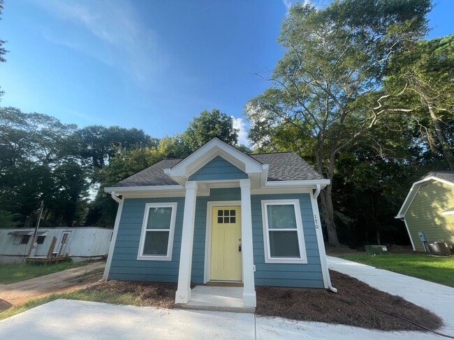Building Photo - PRE-LEASING FOR AUGUST 2026!