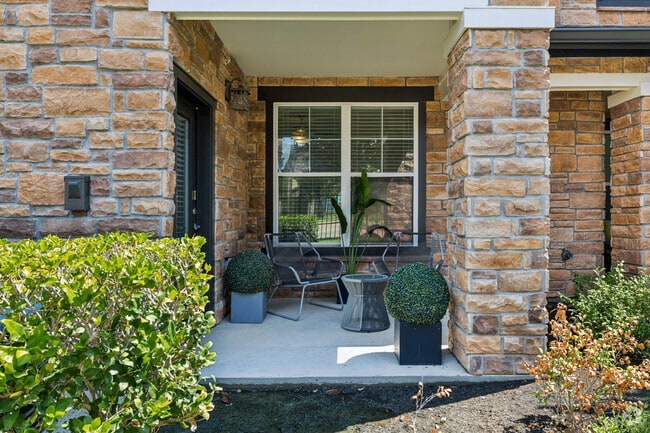 2BR, 2BA - 1,298SF - Patio