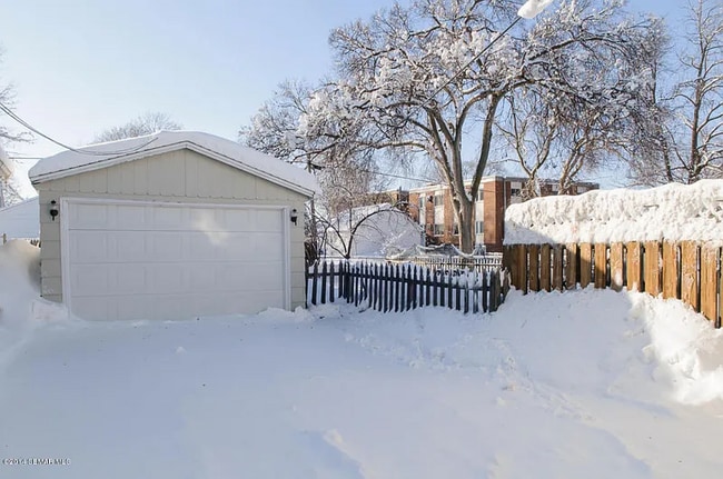 Photo - 301 15th Ave SW