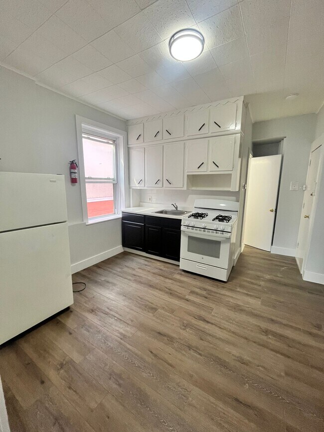 934 Pavonia 7 - 937 Pavonia Ave Unit 7