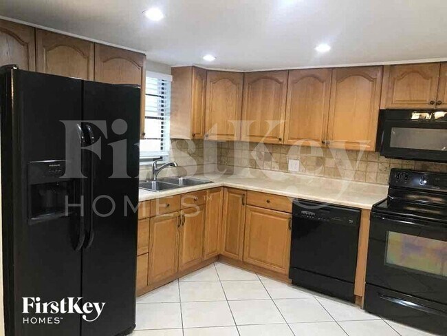 Photo - 617 Fisher Ct