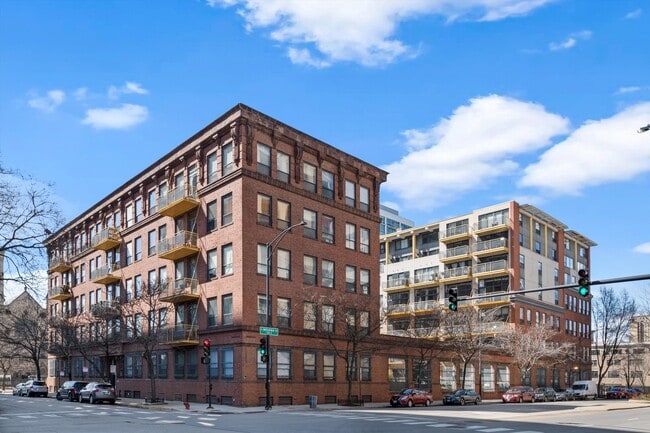 Building Photo - 1910 S Indiana Ave Unit 523