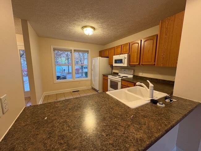 Photo - 825 Oak Tree Blvd NW