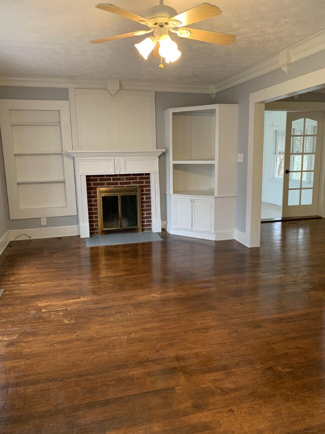 Photo - Charming 3 bed/1 bath in the city!