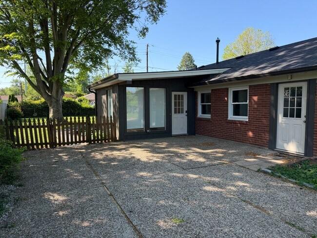 Photo - 2005 Keeneland Blvd