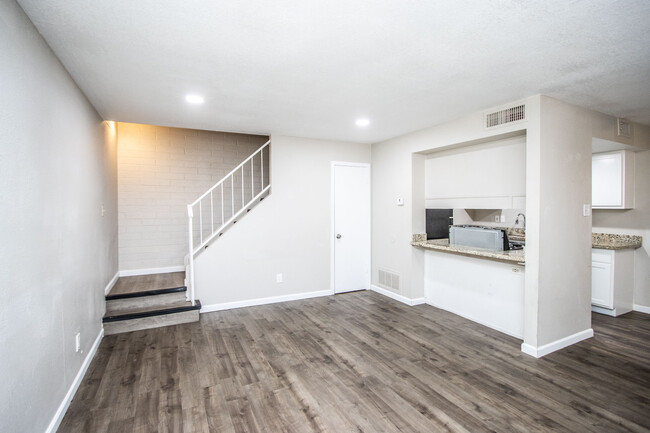 Photo - 3943 W Reade Ave Townhome