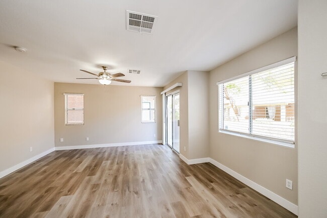 5594 Calais Ct