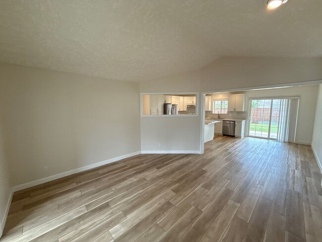 Photo - 5512 Murray St SE