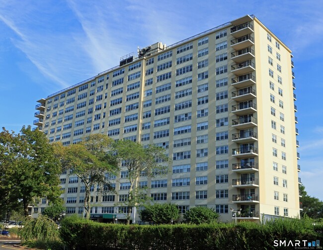 Building Photo - 2625 Park Ave Unit 3F