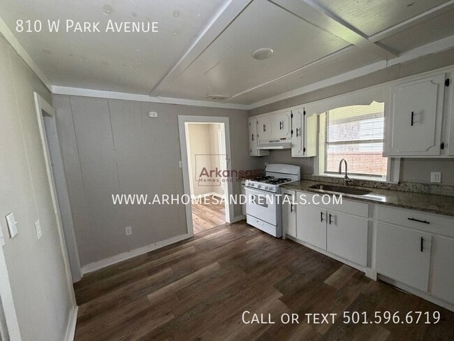 Photo - 810 W Park Ave