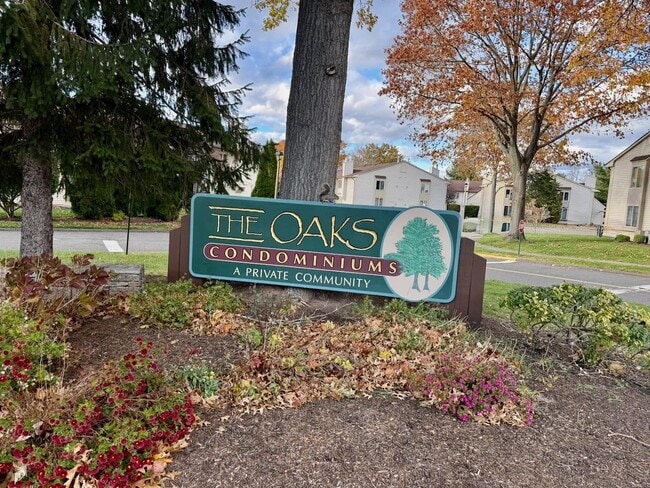 Building Photo - 50 Little Oak Ln Unit 50