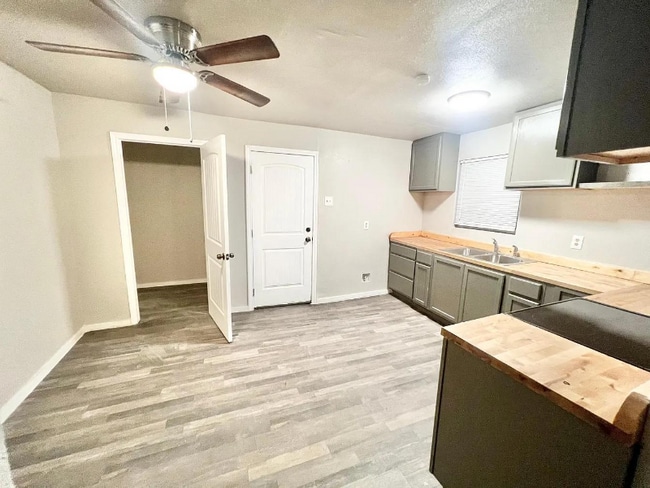 Photo - 754 Fitch St