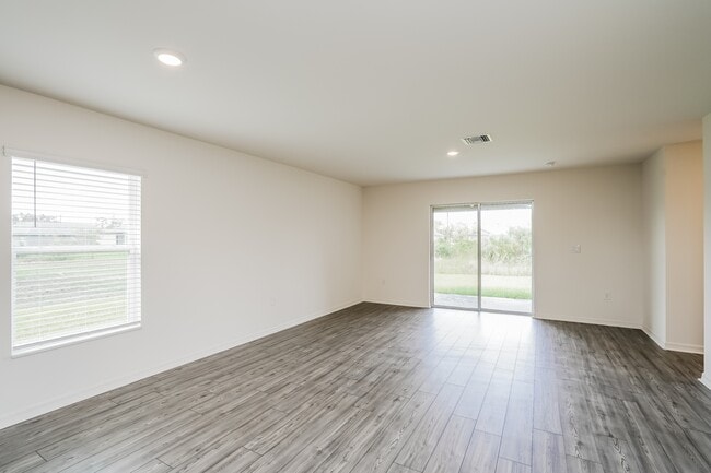 Photo - 166 Blackstone Dr