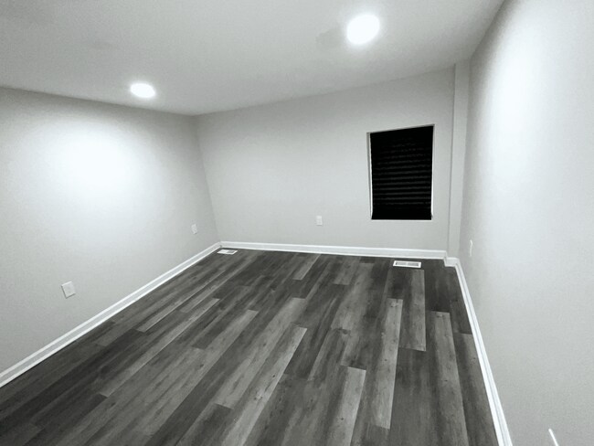 Photo - 1600 McHenry St